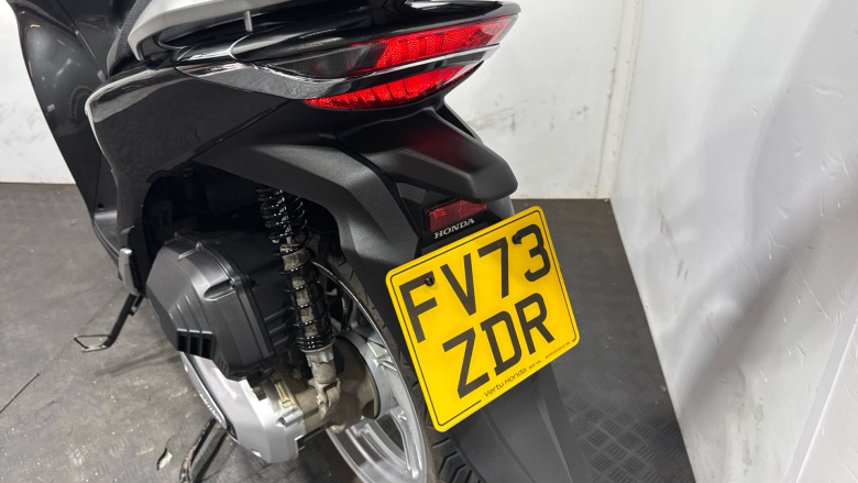 (23MY) Honda SH125i with Top Box